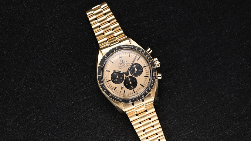 歐米茄（OMEGA）推出採用Moonshine 18K金材質制成的超霸繫列專業月球錶